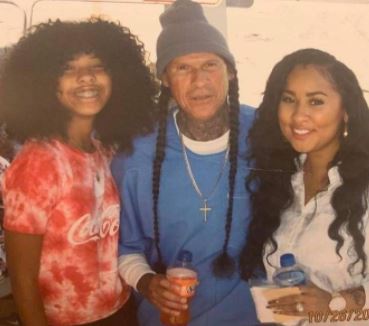 Tammy with her dad in the middle and daughter Charlie in the right